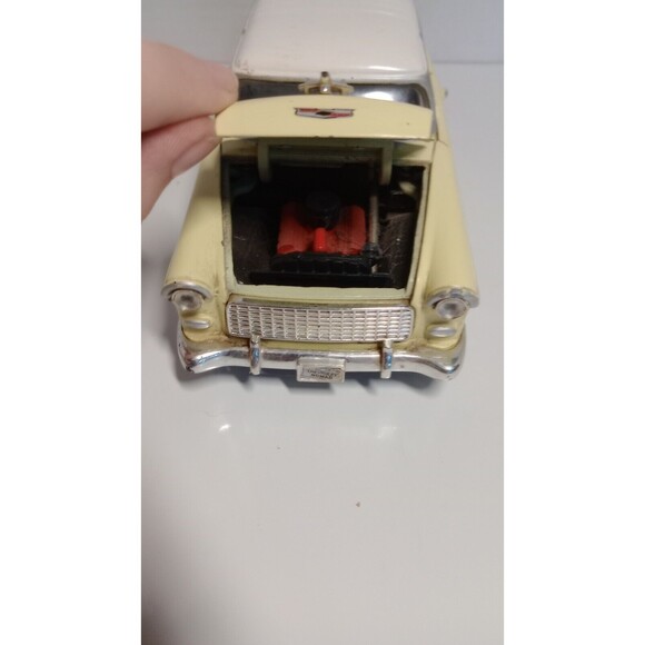 CHEVROLET Bel Air Nomad - 1955 - lightyellow - MotorMax 1:24 - Picture 7 of 9